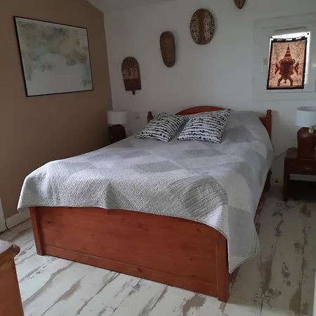 Petite Maison, Bord De Hébergement de vacances Le Pradet