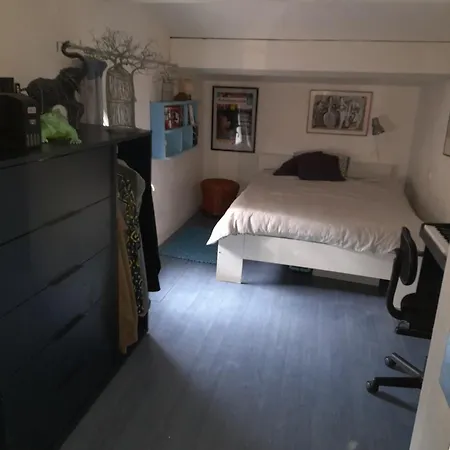 Petite Maison, Bord De Hébergement de vacances Le Pradet